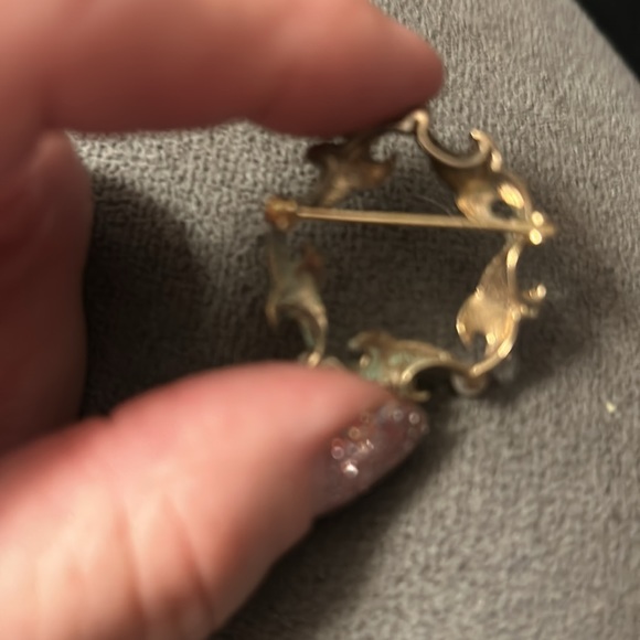 Pearl and green enamel pin - Picture 2 of 4